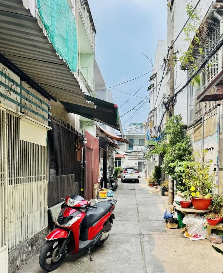 Bán nhà Mã Lò Bình Tân 68m² 2 tầng - Ô tô vào tận nhà!