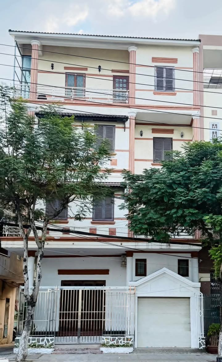 Cho thuê nhà 4 tầng mặt tiền Ngô Quyền, Sơn Trà - 110m², 27 triệu/tháng