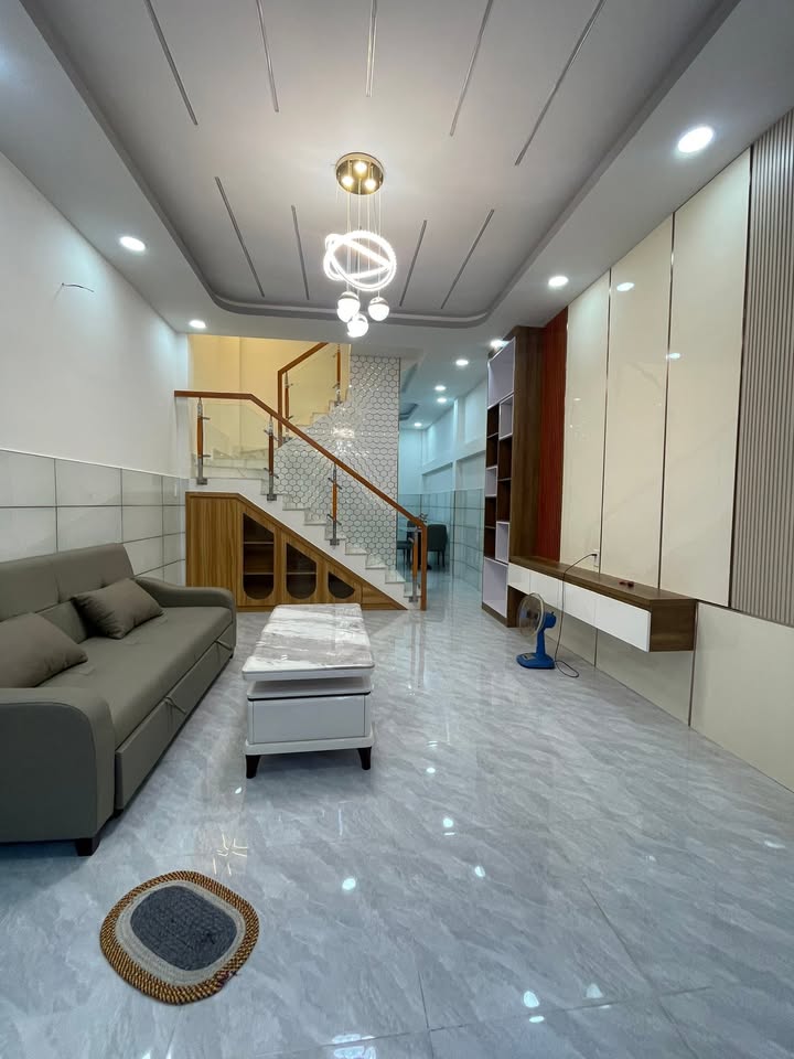 Nhà 42m² Lê Đình Cẩn, Tân Phú - 2 Tầng BTCT, Sổ Hồng - Giá 4.95 Tỷ