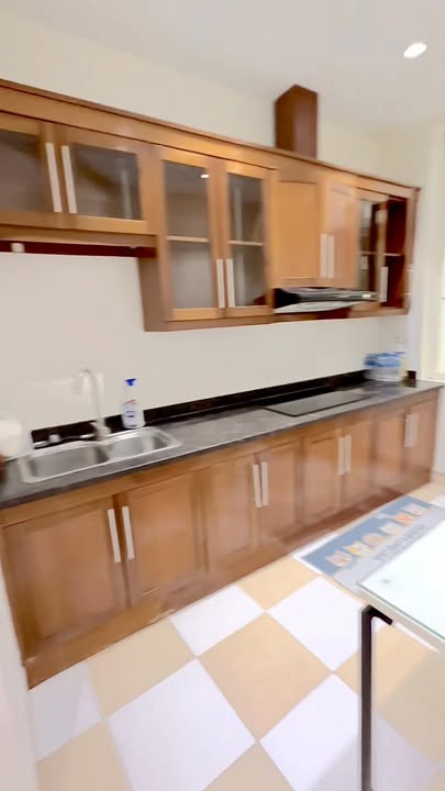 Cho thuê căn hộ Đào Tấn, Ba Đình 50m² - Thang máy, Nội thất đủ, View thoáng