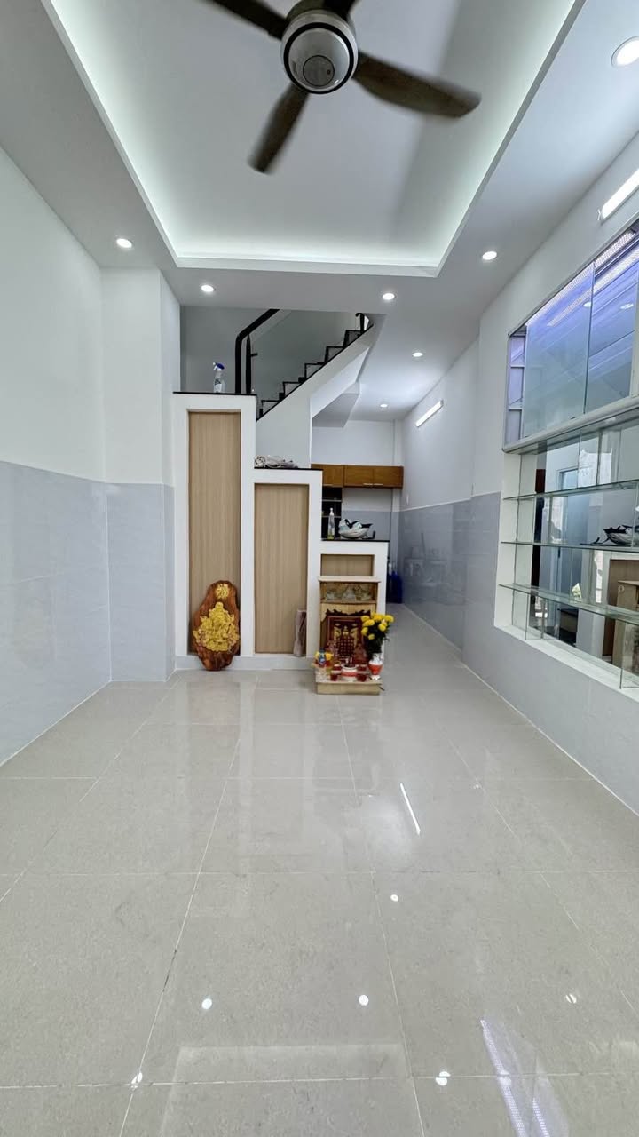 Nhà 5 tầng 28m² Hẻm 4m Q6 - 5PN - Giá 6.5 Tỷ Chính Chủ