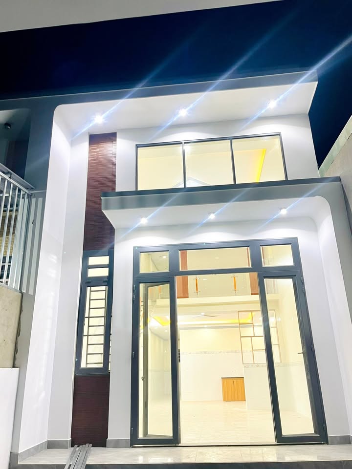 Nhà riêng Đường E Đen 110m² - Ô tô vào tận nhà, giá 2.15 tỷ!