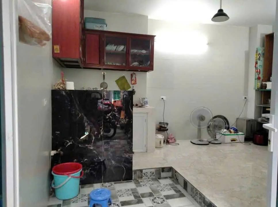 Cho thuê nhà 3 tầng, 2PN, 28m²/tầng tại Ngõ 639 Bạch Đằng, Hoàn Kiếm - Giá 6 Triệu/Tháng