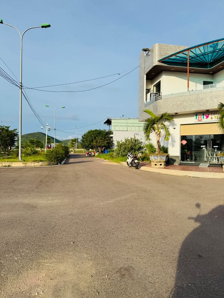 Đất Nền An Nhơn 280m² - Góc 2 Mặt Tiền, Sổ Đỏ Sẵn Sàng!