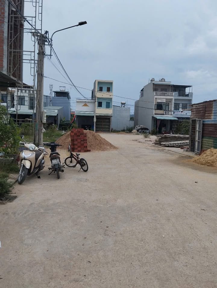 Đất nền Nhơn Bình, Quy Nhơn 76m² giá 2 tỷ - Sổ đỏ chính chủ!