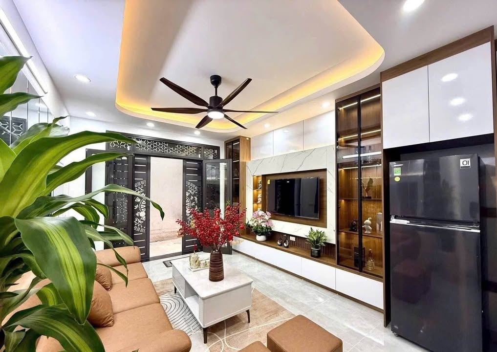 Nhà Định Công 34m², 5 Tầng, Full Nội Thất Cao Cấp - Giá 9.3 Tỷ