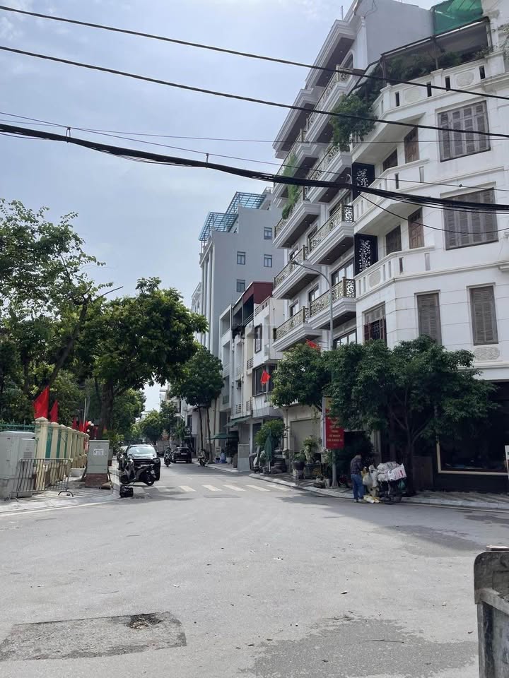 Nhà 5 tầng An Dương Vương, Tây Hồ - 32m² full nội thất, ô tô đỗ cửa