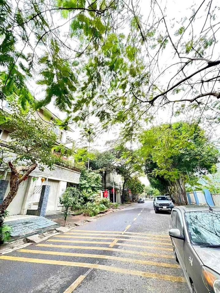 Nhà phố KĐT Định Công 83m² - Mặt tiền kinh doanh đắc địa!