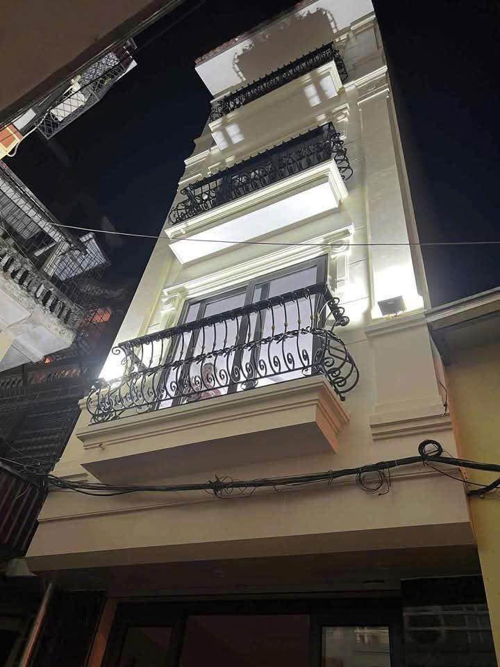 Nhà Nguyễn Văn Cừ, Long Biên 14 triệu - Ô tô đỗ gần, thích hợp văn phòng!