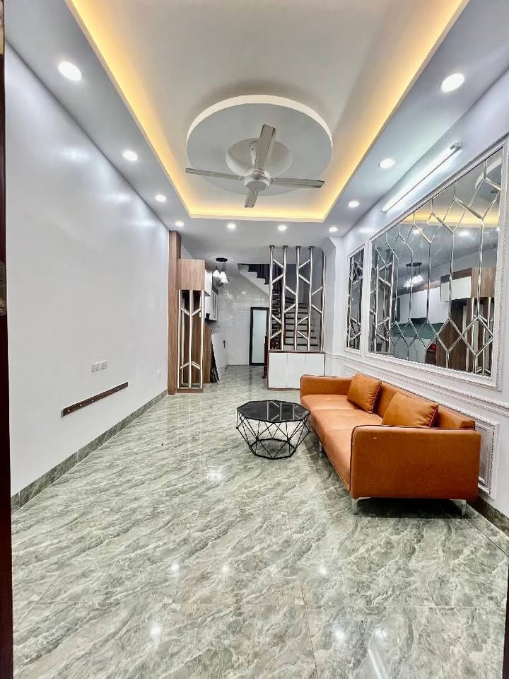 Bán nhà Lĩnh Nam Hoàng Mai 30m² 5 tầng - Sẵn sàng ở ngay!