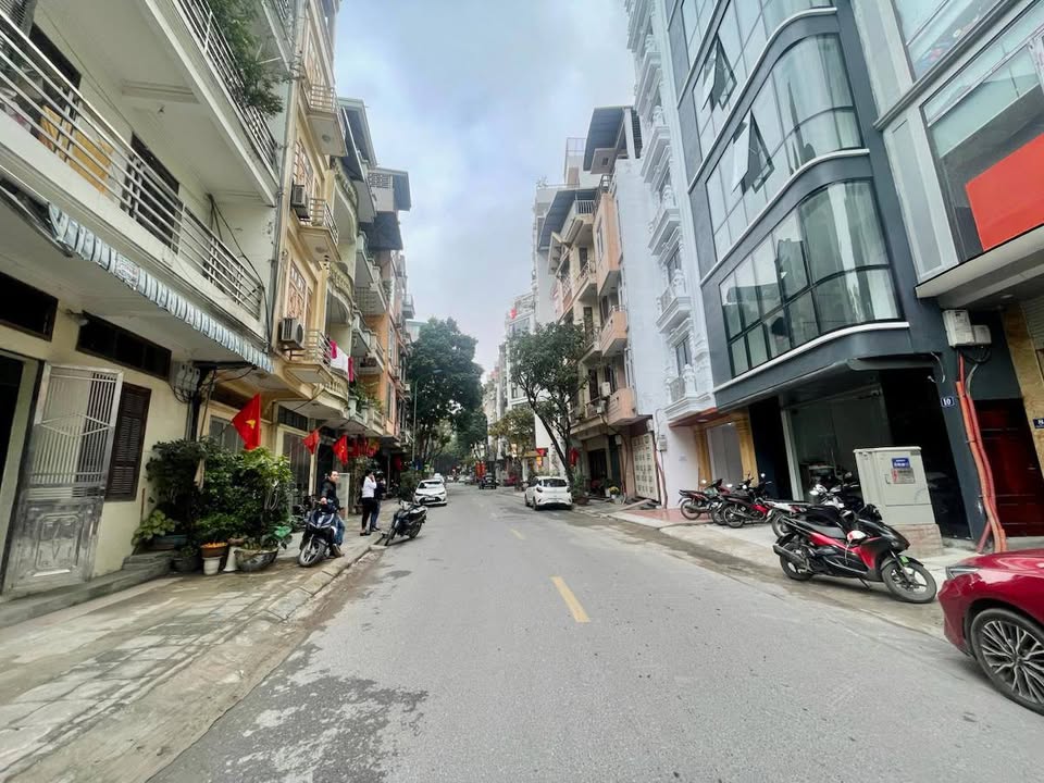 Nhà Mặt Phố Cầu Giấy 50m² x 8 Tầng - Kinh Doanh Sầm Uất, Vỉa Hè Rộng