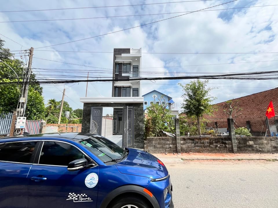 Nhà 2 Lầu 125m² Đông Hòa Dĩ An - Giá 7.3 Tỷ, Sẵn Ở & Làm VP