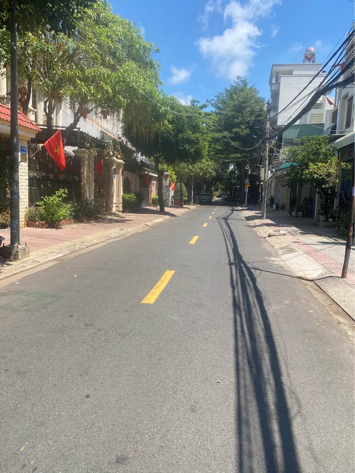 Đất Vàng 90m² Hướng Tây Bắc - Mặt Tiền Nguyễn Thị Định, Quận 2 - Giá 8.6 Tỷ