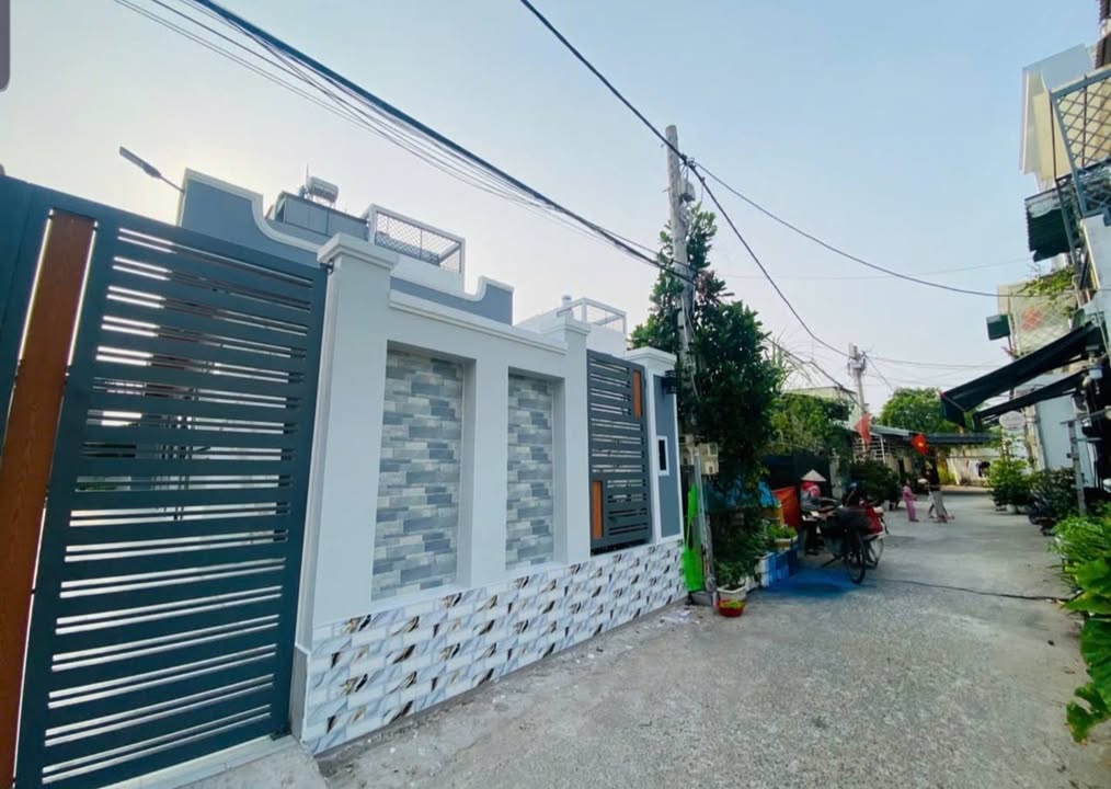 Nhà Riêng Nhà Bè 160m² giá 6.9 tỷ - Ô tô vào tận nhà, sân vườn rộng!