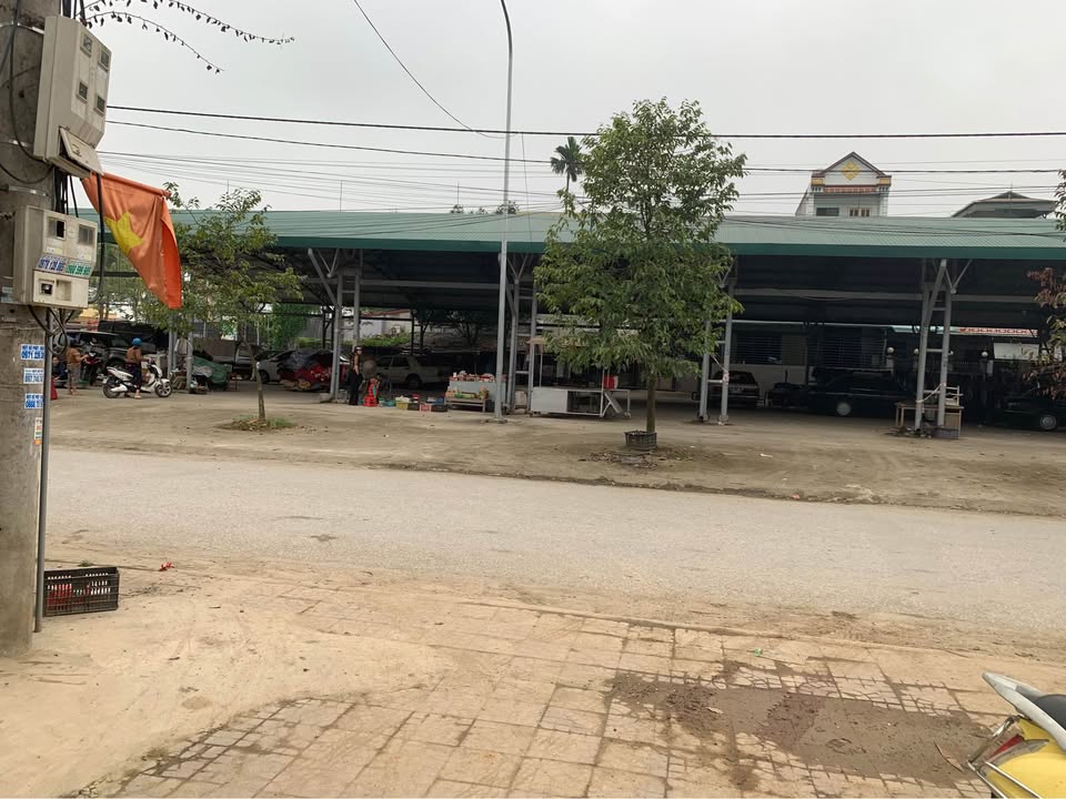 Bán Đất Nông Tiến 300m² Sổ Đỏ - Gần Chợ, Trường Học, Giá 2.4 Tỷ