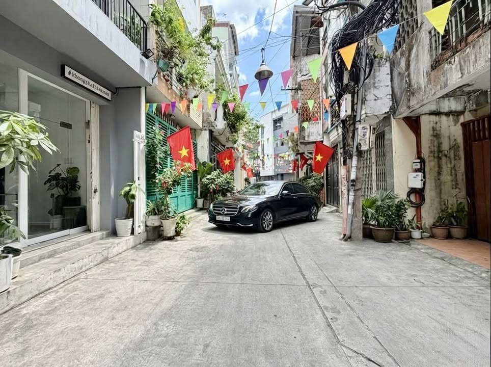 Bán nhà Quận 3 Lê Văn Sỹ 50m² giá 10 tỷ - Ô tô vào tận nhà!