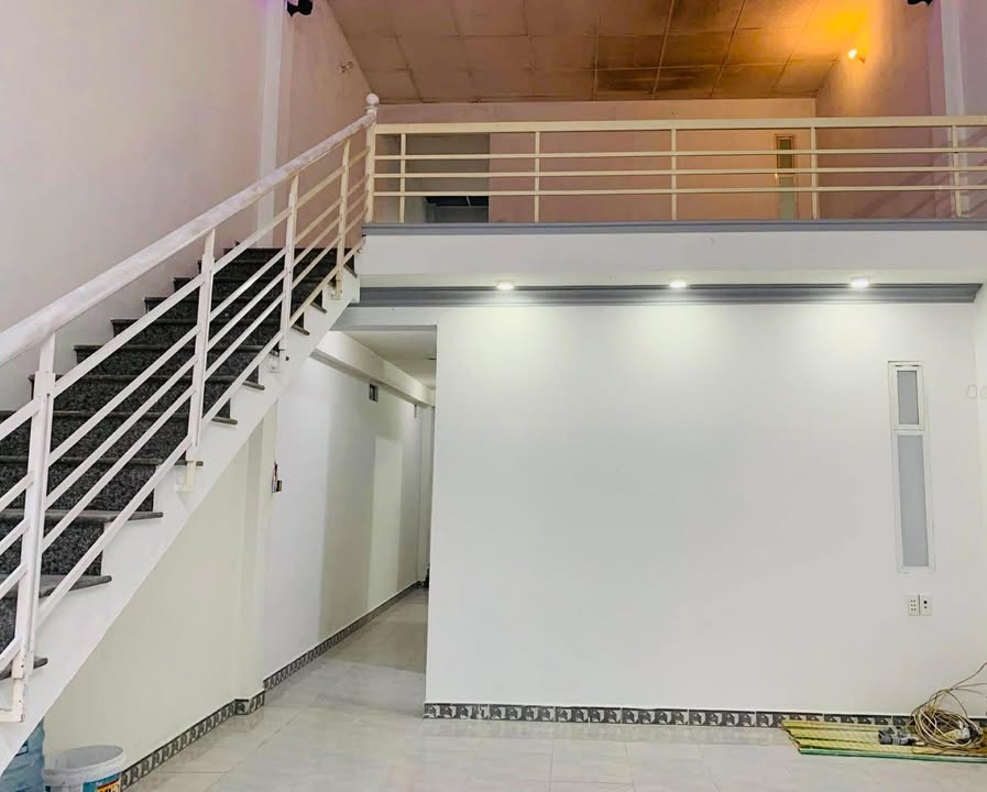 Nhà Tô Hiệu Hương Trà 90m² - Ô tô vào tận nhà, 3PN giá chỉ 3,x tỷ!