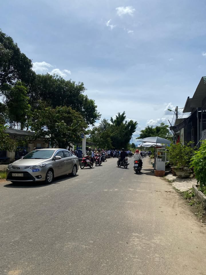 Đất Mặt Tiền Hồ Quý Ly, Kon Tum - 150m² Full Thổ Cư, Đối Diện Trường Học