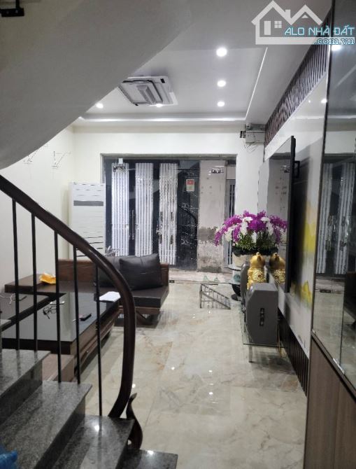 Đất nền phân lô Mai Động 40m² - Ngõ ô tô, sổ đỏ chính chủ - Giá 8.2 tỷ