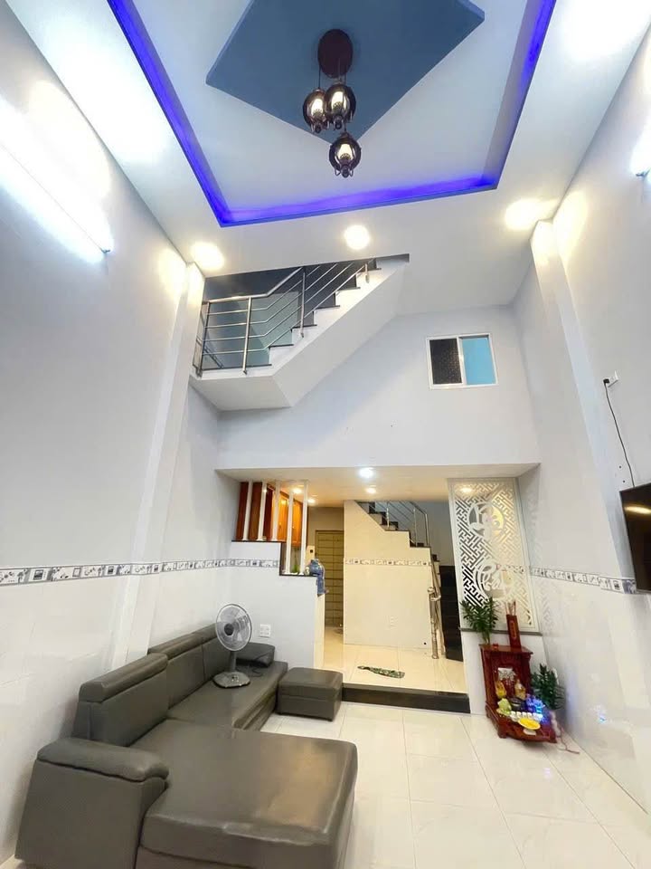 Nhà 3 Tầng Đẹp Trần Văn Mười Hóc Môn - Sổ Hồng Riêng 2.6 Tỷ