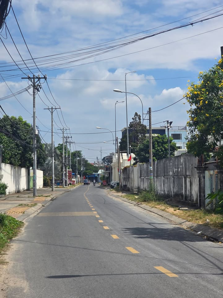 Nhà Tân Xuân 2 Hóc Môn 4x32m 8.8 tỷ - Ô tô vào tận nhà