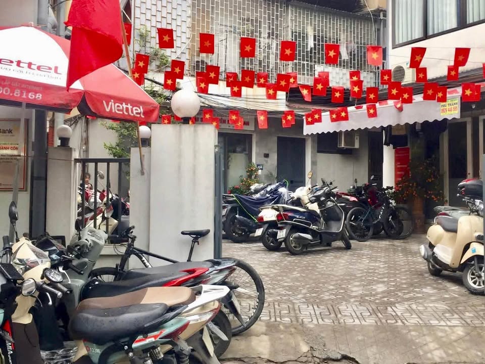 Tập thể tầng 1 Phố Nguyên Hồng 31m² - Sổ đỏ chính chủ, kinh doanh tốt