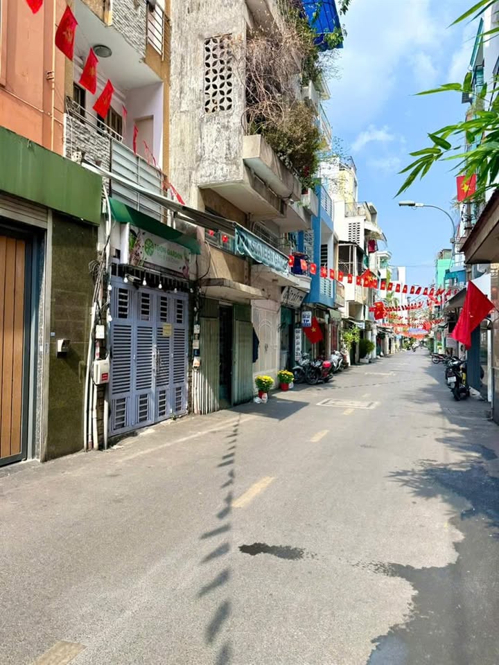 Nhà Phố Vườn Chuối Q3 42m² - Ô tô tránh 7m, vị trí vàng!