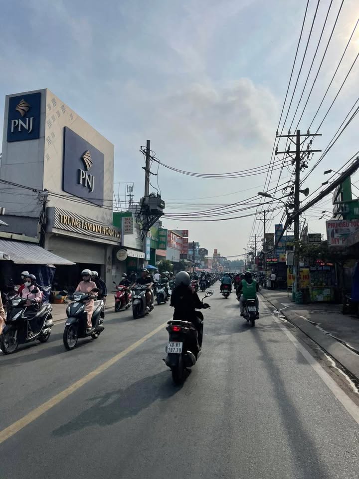 Thuê mặt tiền Nguyễn Văn Tăng Thủ Đức 80m² - Kinh doanh sầm uất!