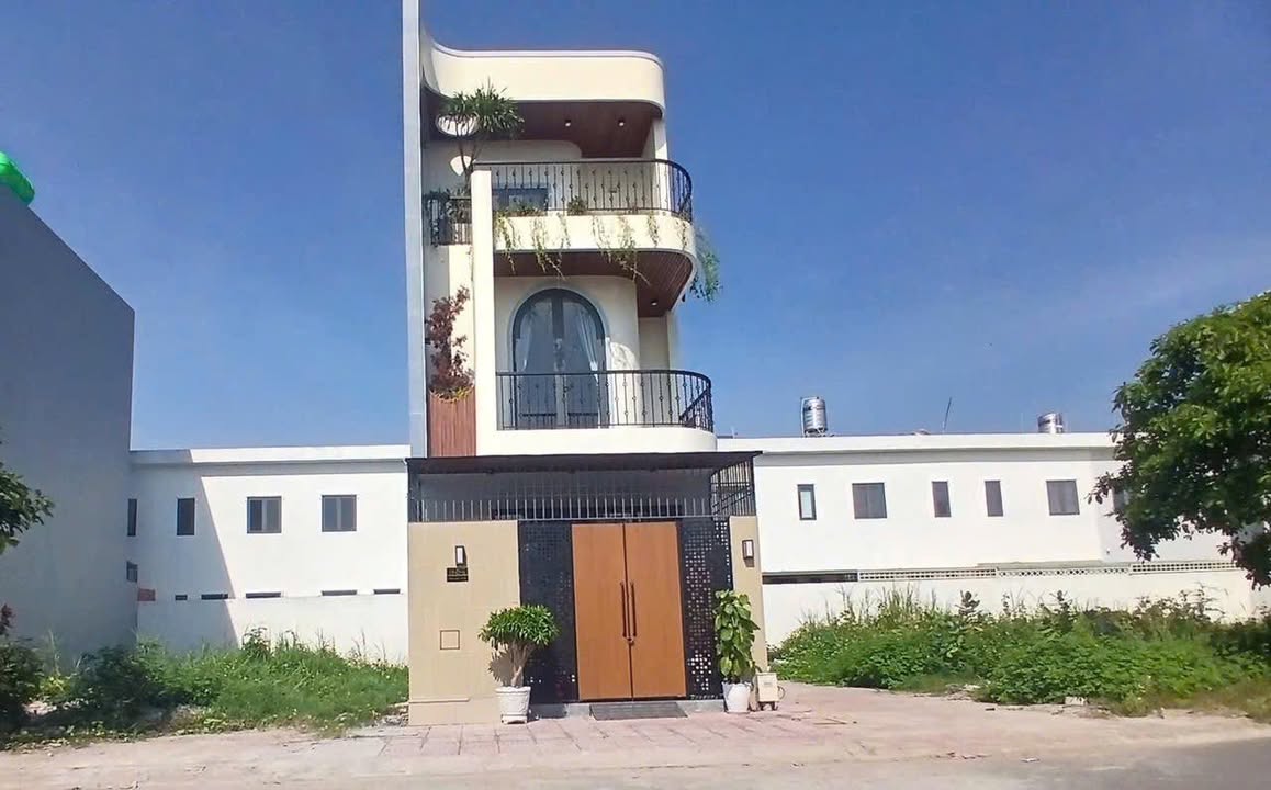 Nhà Mặt Tiền Nhựa Hưng Long, Bình Chánh - 123m² Hoàn Thiện Sẵn Sàng