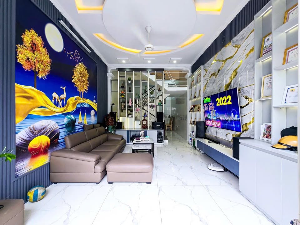 Nhà riêng Nguyễn Văn Linh 42m² - Chính chủ, ô tô đỗ cửa, sẵn sàng ở ngay!