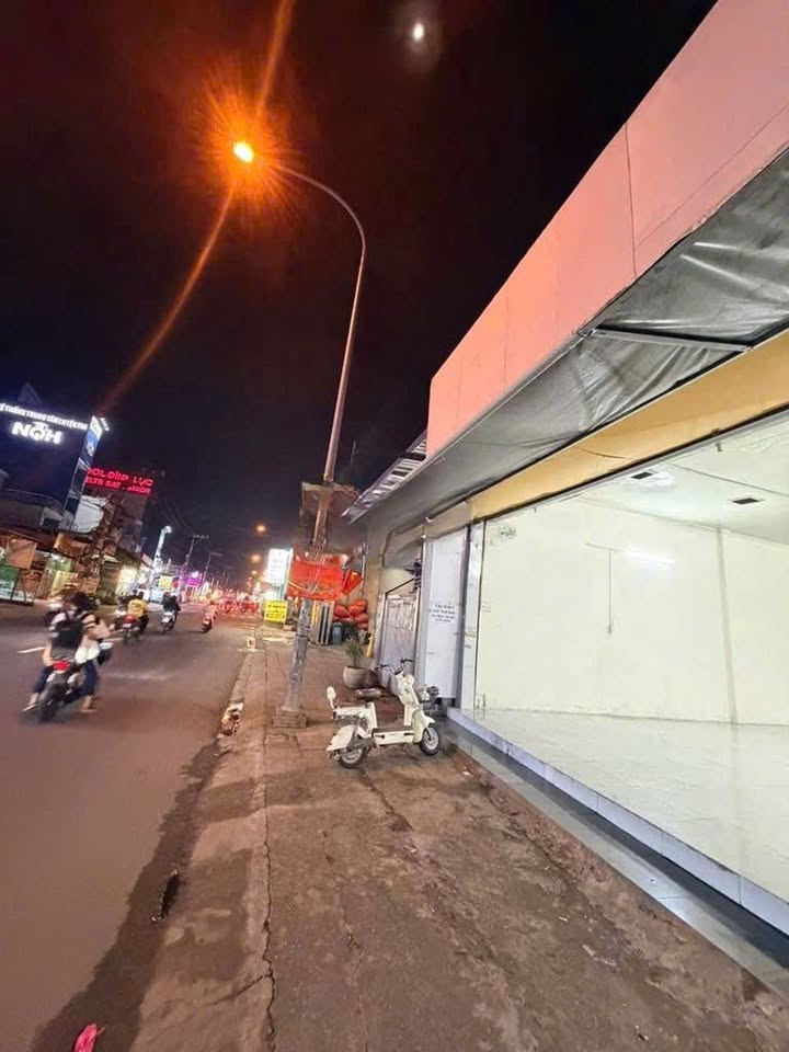 Cho thuê nhà mặt tiền Nguyễn Ảnh Thủ, Quận 12 - 108m², 20 triệu/tháng