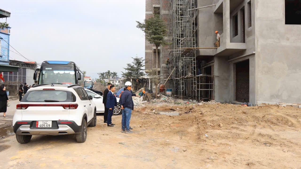 Nhà Phố 5 Tầng Mặt Tiền QL 18, Đông Triều - Sẵn Sàng Kinh Doanh