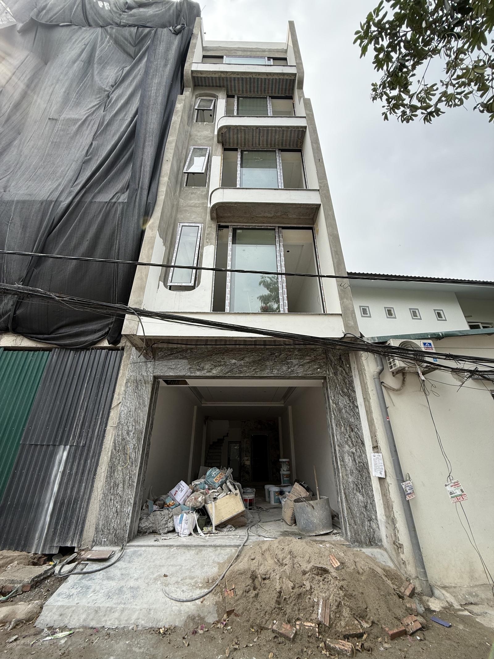 Nhà 52.9m² Long Biên, 6 Tầng Full Nội Thất, Đối Diện Sân Bóng