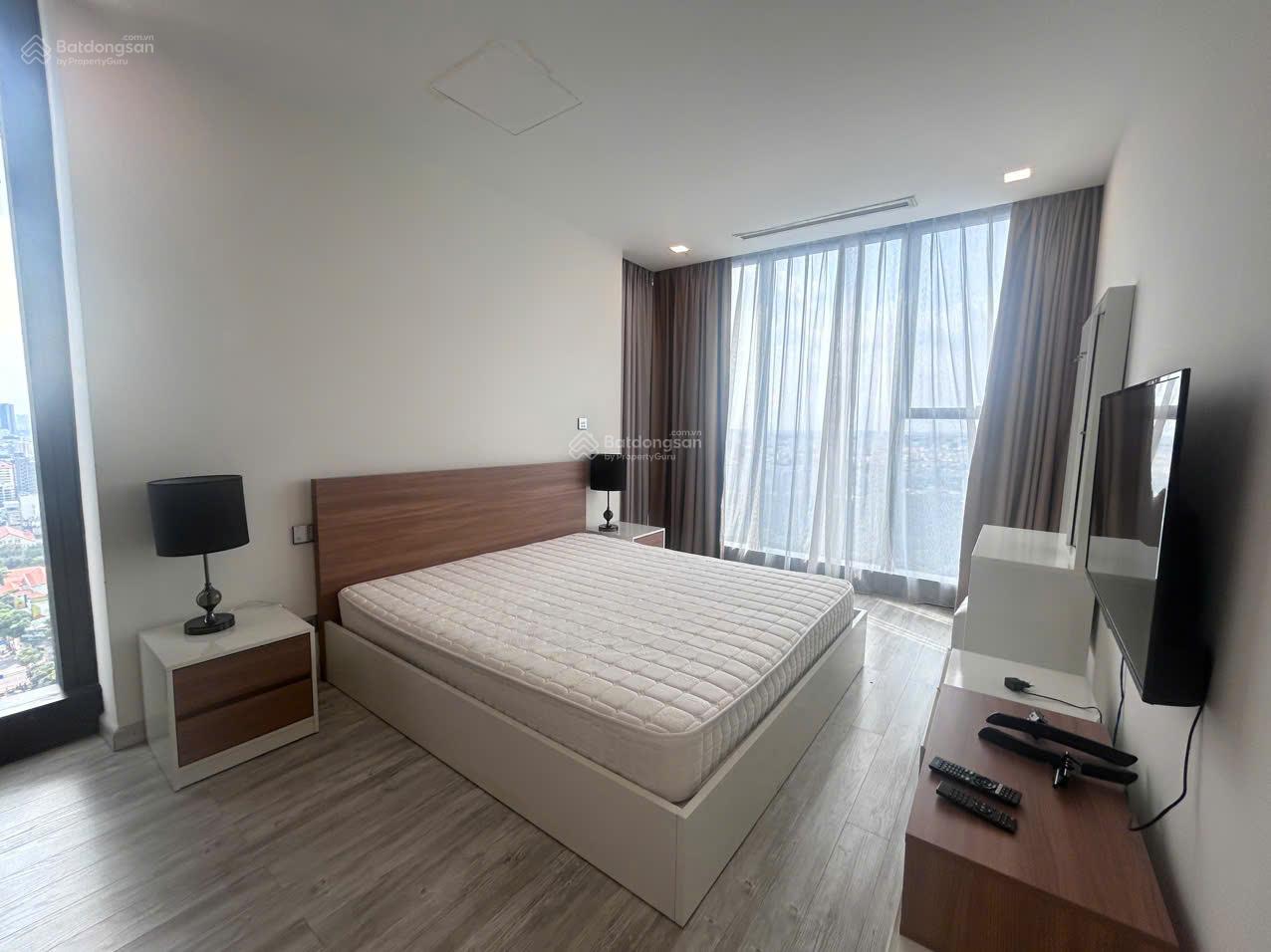 Căn hộ Vinhomes Golden River 2PN, 72m² - Sẵn Sàng Dọn Vào Ở Ngay!