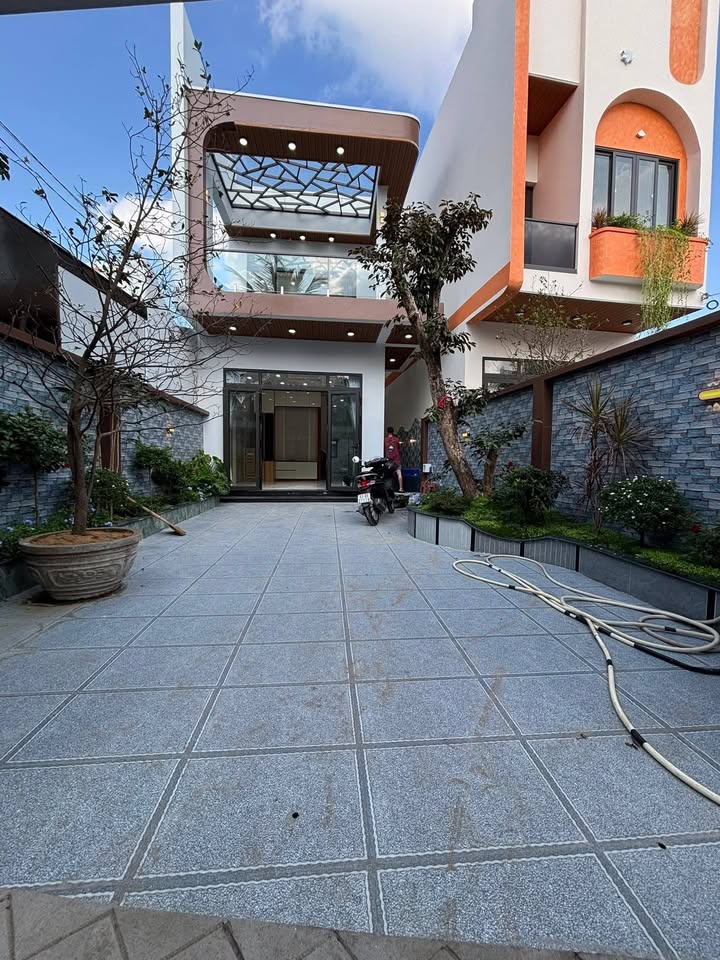 Nhà Phố Vườn Nghỉ Dưỡng 222m² Mỹ Tho - Full Nội Thất, Sẵn Sàng Dọn Vào Ở Ngay!