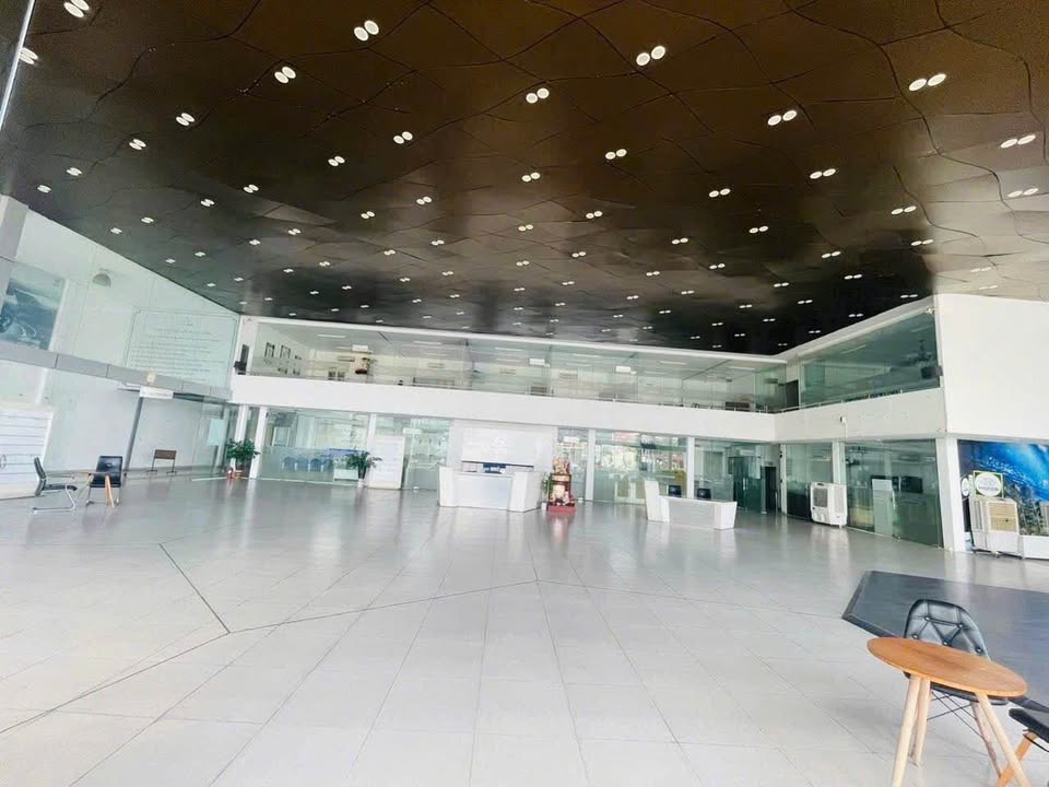 Showroom Cách Mạng Tháng Tám Đà Nẵng 3000m² - Vị trí đắc địa!