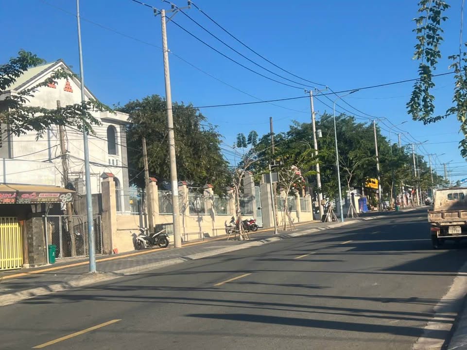 Đất Nền 1000m² Xuyên Mộc BRVT - Hai Mặt Tiền Đường Lớn, Sẵn Sổ Đỏ