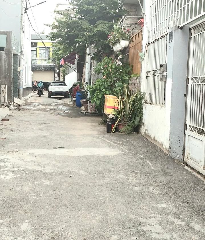 Nhà riêng Lã Xuân Oai 76m² giá 4.2 tỷ - Ô tô vào tận nhà!