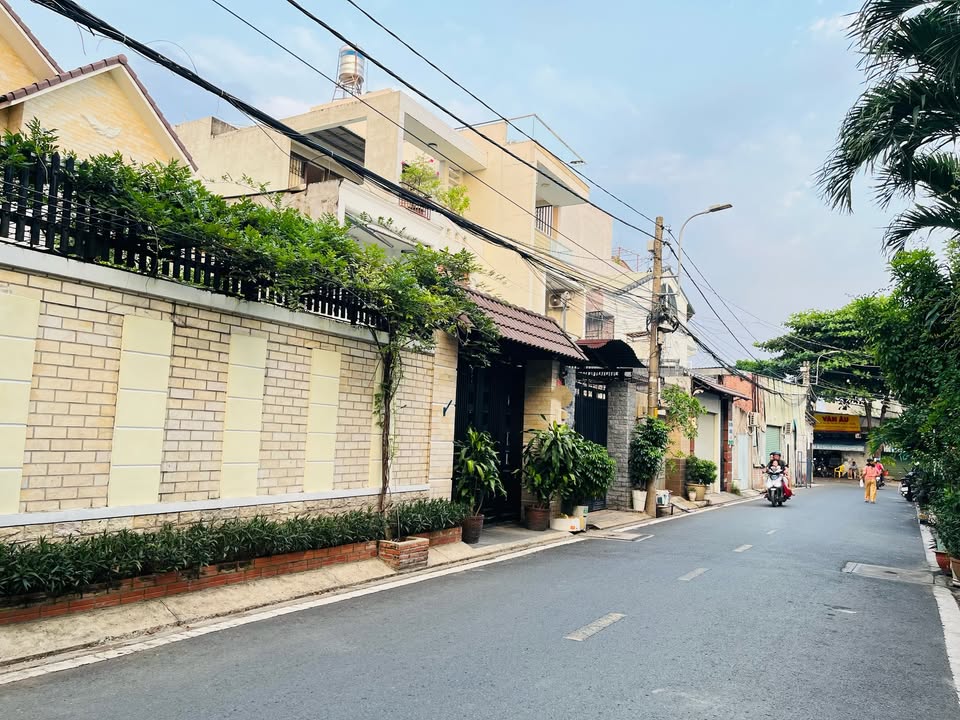 Nhà Cấp 4 Thủ Đức 117m² - Ô tô vào tận nhà, sổ hồng sẵn!