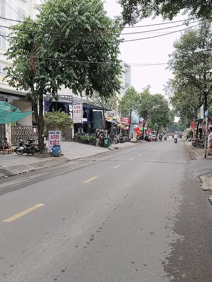 Nhà Phố Làng Tăng Phú 122m² - Mặt Tiền Kinh Doanh, Dòng Tiền 30tr