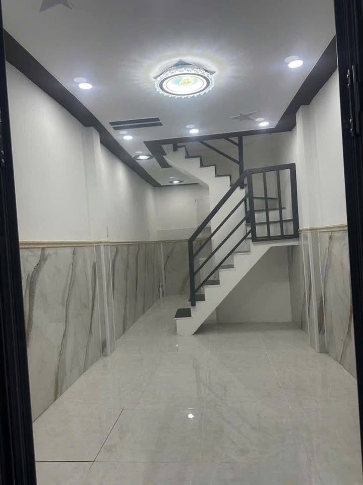 Nhà Riêng Bùi Văn Ngữ Q12 2PN giá 4 triệu - Giá tốt hiếm có!