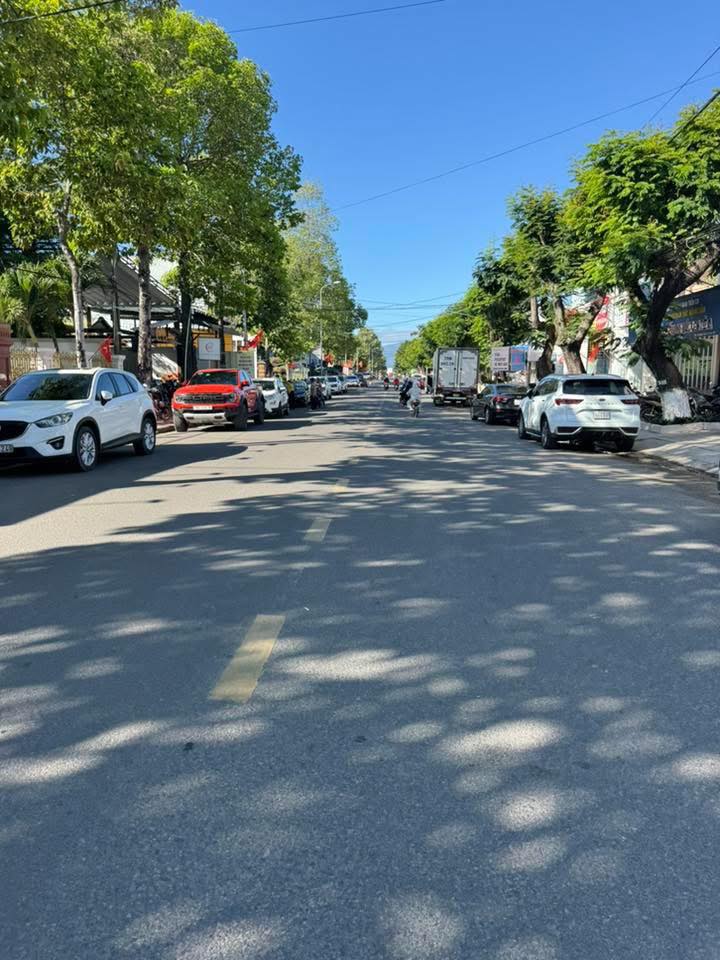 Đất nền Phạm Văn Đồng Cam Ranh 120m² - Sổ đỏ chính chủ, đường ô tô!