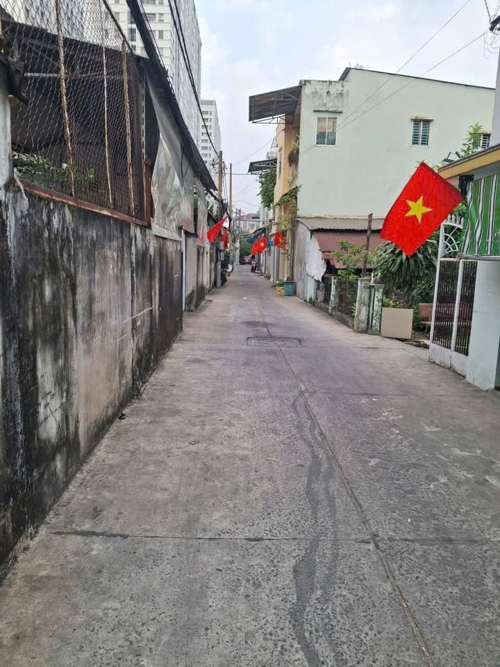 Nhà riêng Hòa Bình, Tân Phú 72m² - Sổ hồng sẵn, giá tốt!