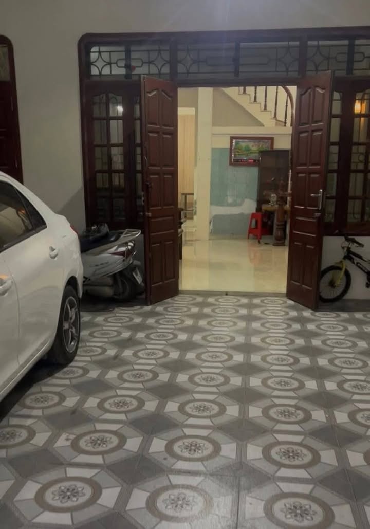 Cho Thuê Nhà 100m² Phường Lộc Vượng - View Hồ - Oto Đỗ Cổng - 7 Triệu/tháng