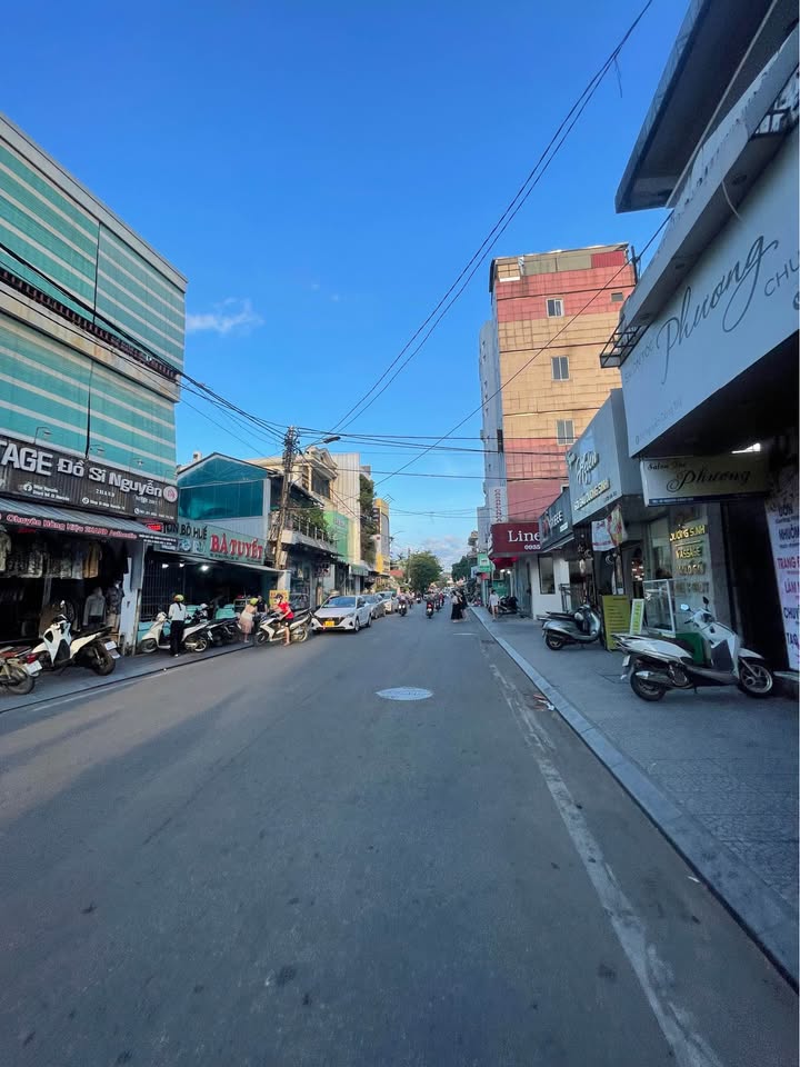 Khách sạn mặt tiền Nguyễn Công Trứ, Huế 97m² - Đầu tư sinh lời ngay!