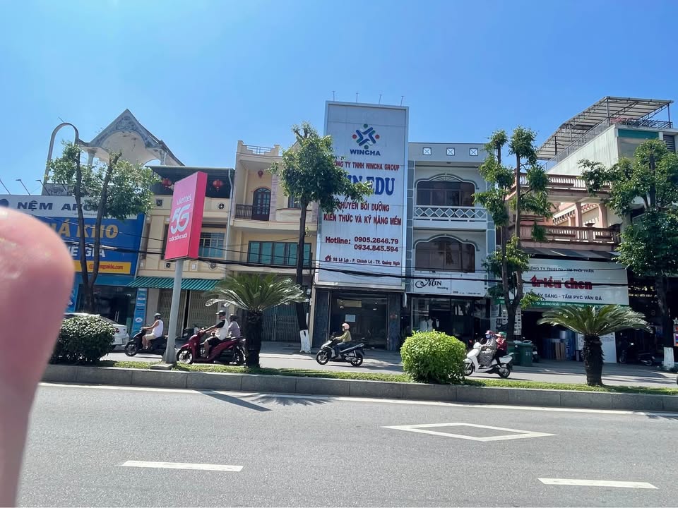 Nhà Phố Mặt Tiền Lê Lợi, TP Quảng Ngãi 450m² - Mặt Tiền Kinh Doanh Vàng!