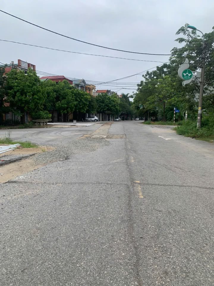 Đất nền Đường Quang Trung, Sơn Tây 95m² - Sổ đỏ chính chủ!