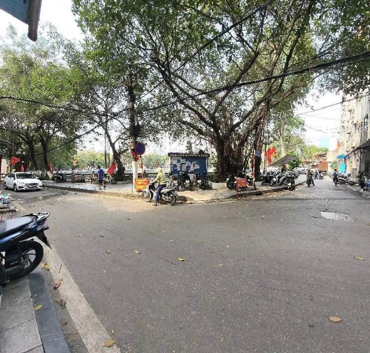 Nhà Mặt Phố Hương Viên 40m² Kinh Doanh Sầm Uất - View Hồ - 25 Tỷ