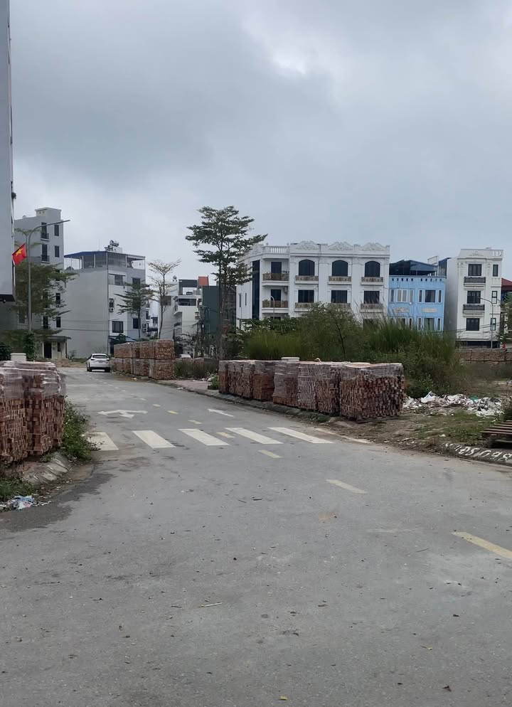 Đất nền Ngô Quyền 70m² giá 6.35 tỷ - Sổ đỏ chính chủ!