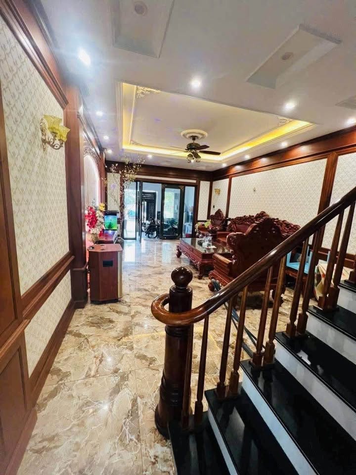 Nhà riêng Cẩm Thủy 100m² - Ô tô vào tận nhà, giá 4.2 tỷ!